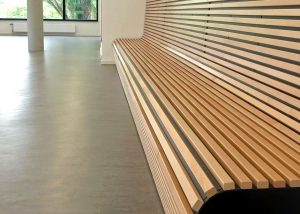 Pausenbank in der Aula